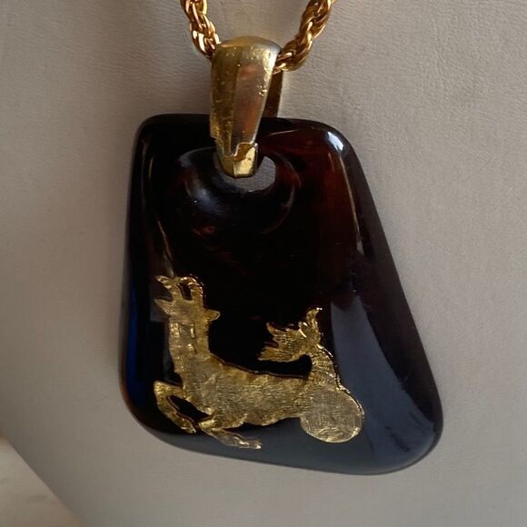 HELENA RUBINSTEIN Capricorn “The Goat” Lucite Zodiac Necklace - Picture 4 of 9